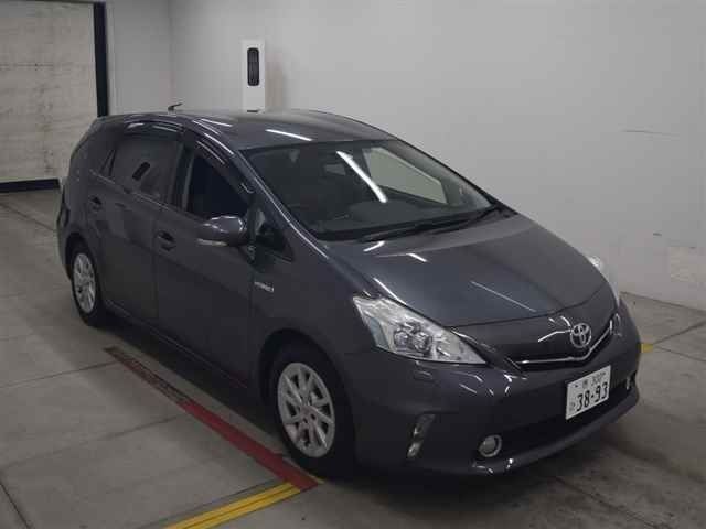 70051 TOYOTA PRIUS ALPHA ZVW41W 2011 г. (MIRIVE Osaka)